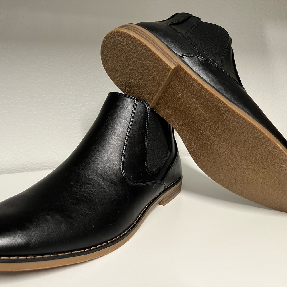 Men’s black boots size 11 1/2 W.